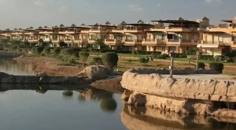 قرية عين باي العين السخنة