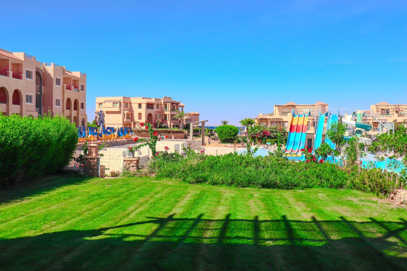 منتجع لالونا ازور العين السخنة