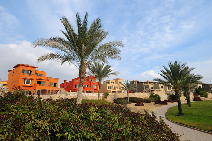 Compound Palm Hills Golf Views